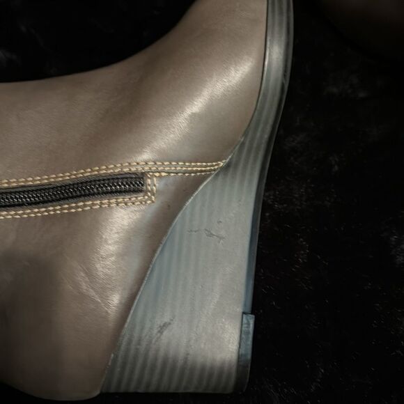 Clark’s Bendables Leather Wedge Ankle Boots - Picture 12 of 12